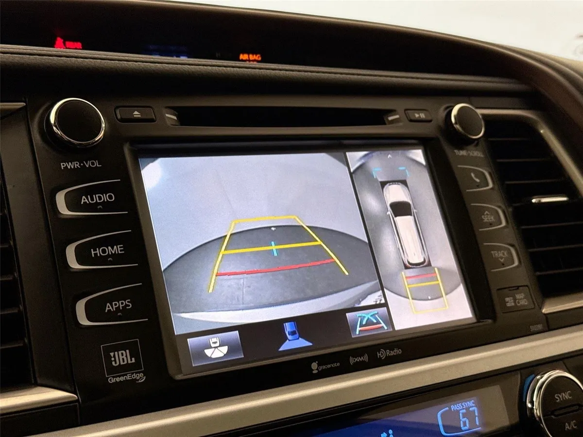 2019 Toyota Highlander Limited Platinum thumbnail 26