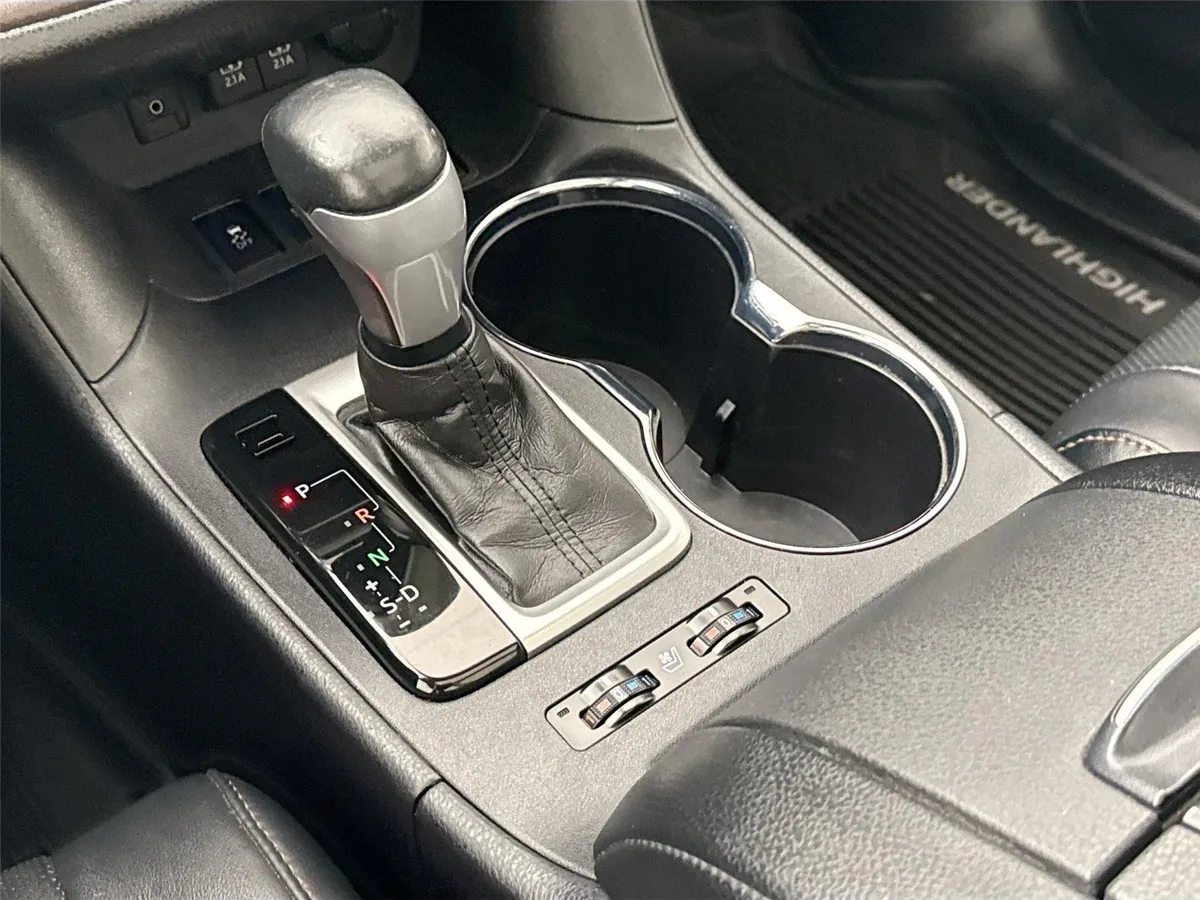 2019 Toyota Highlander Limited Platinum thumbnail 28