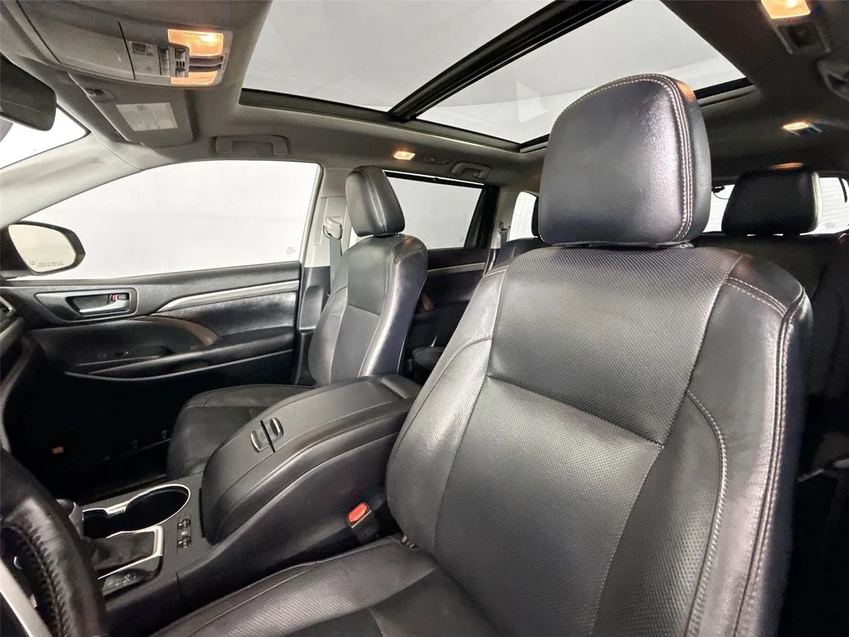 2019 Toyota Highlander Limited Platinum thumbnail 3