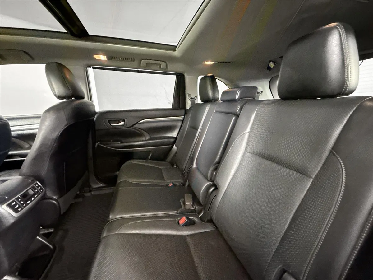 2019 Toyota Highlander Limited Platinum thumbnail 32