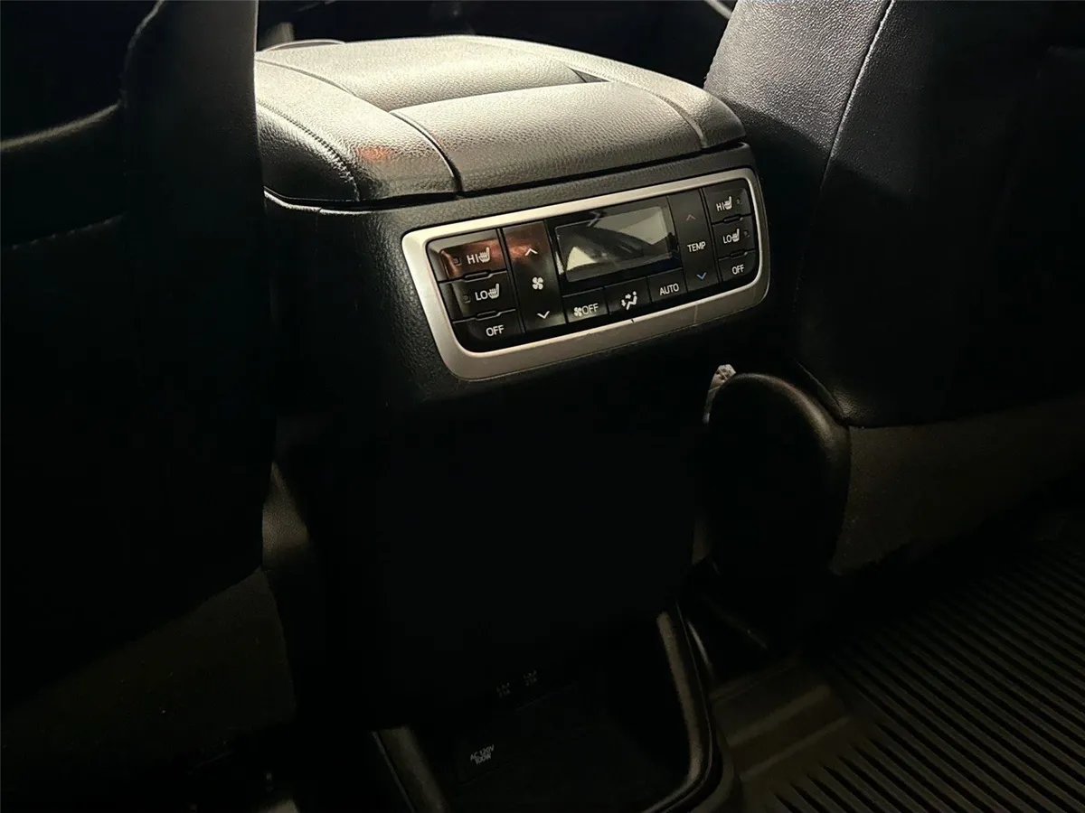 2019 Toyota Highlander Limited Platinum thumbnail 37