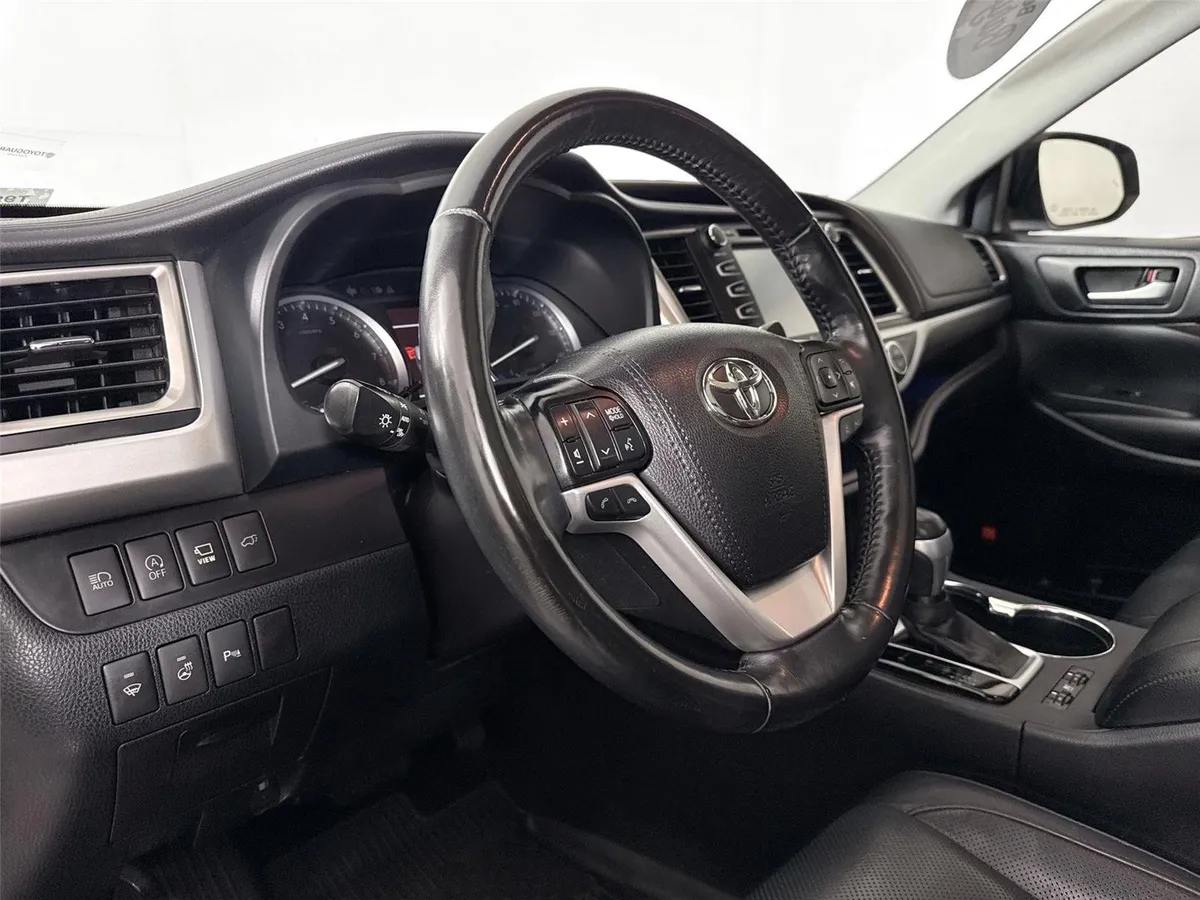 2019 Toyota Highlander Limited Platinum thumbnail 4