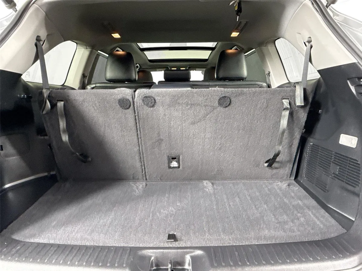 2019 Toyota Highlander Limited Platinum thumbnail 40