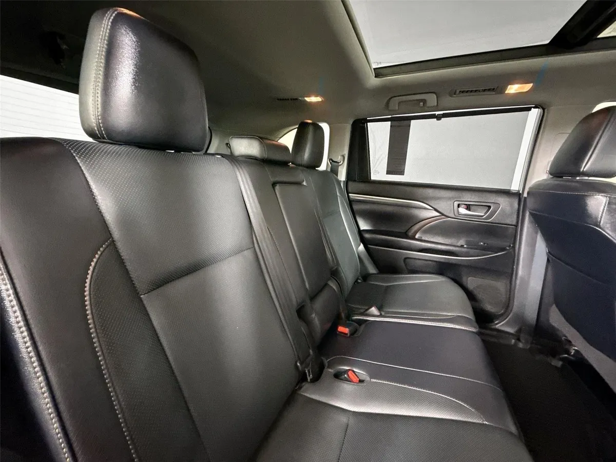 2019 Toyota Highlander Limited Platinum thumbnail 43