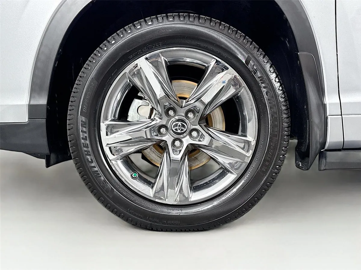2019 Toyota Highlander Limited Platinum thumbnail 47