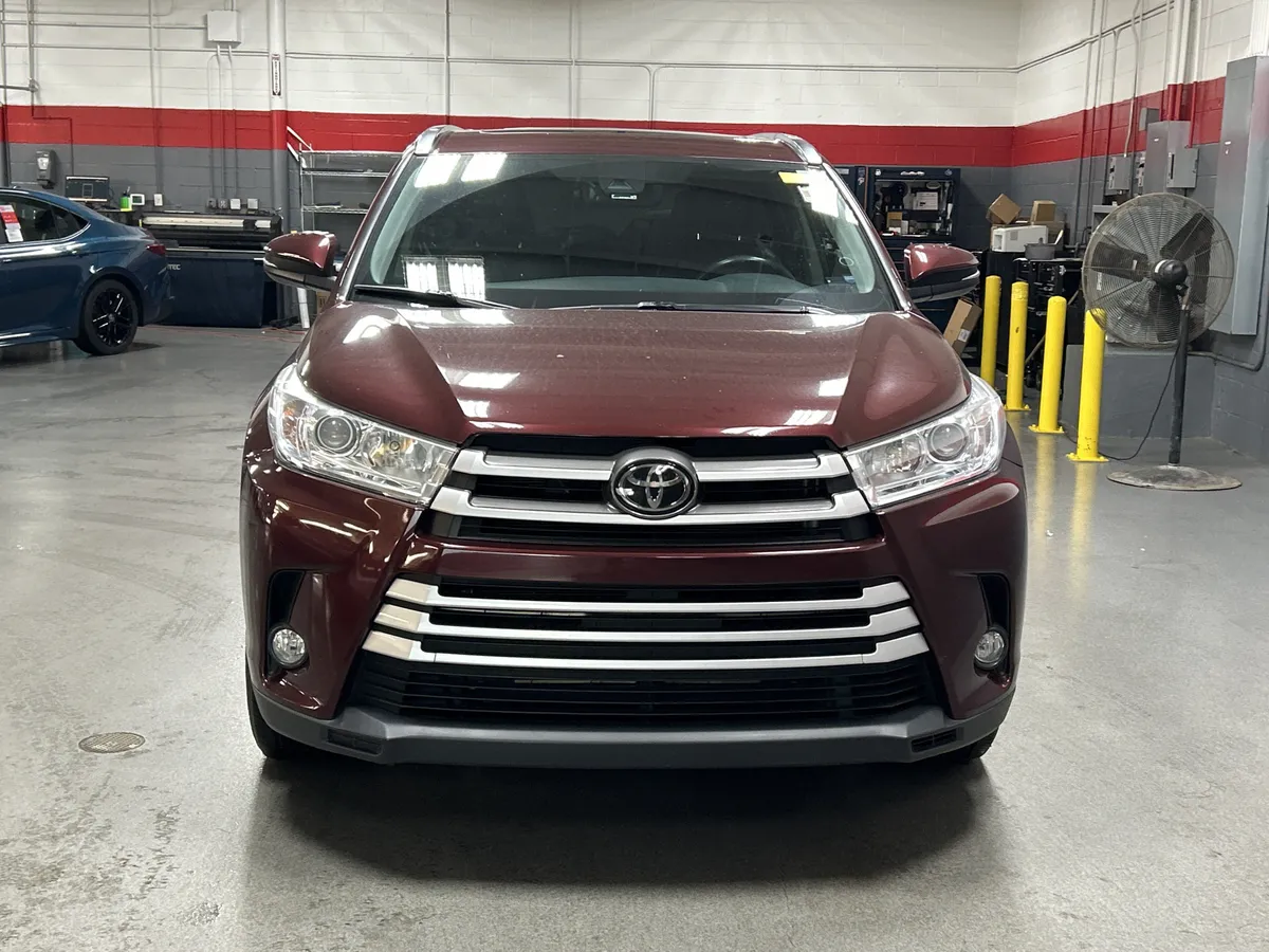 2019 Toyota Highlander XLE thumbnail 3