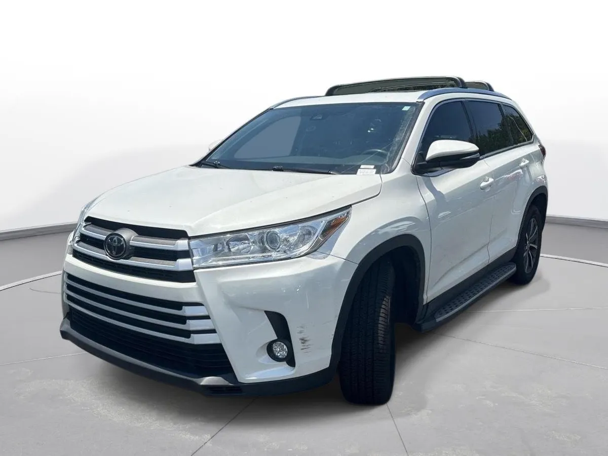 2019 Toyota Highlander XLE thumbnail 2