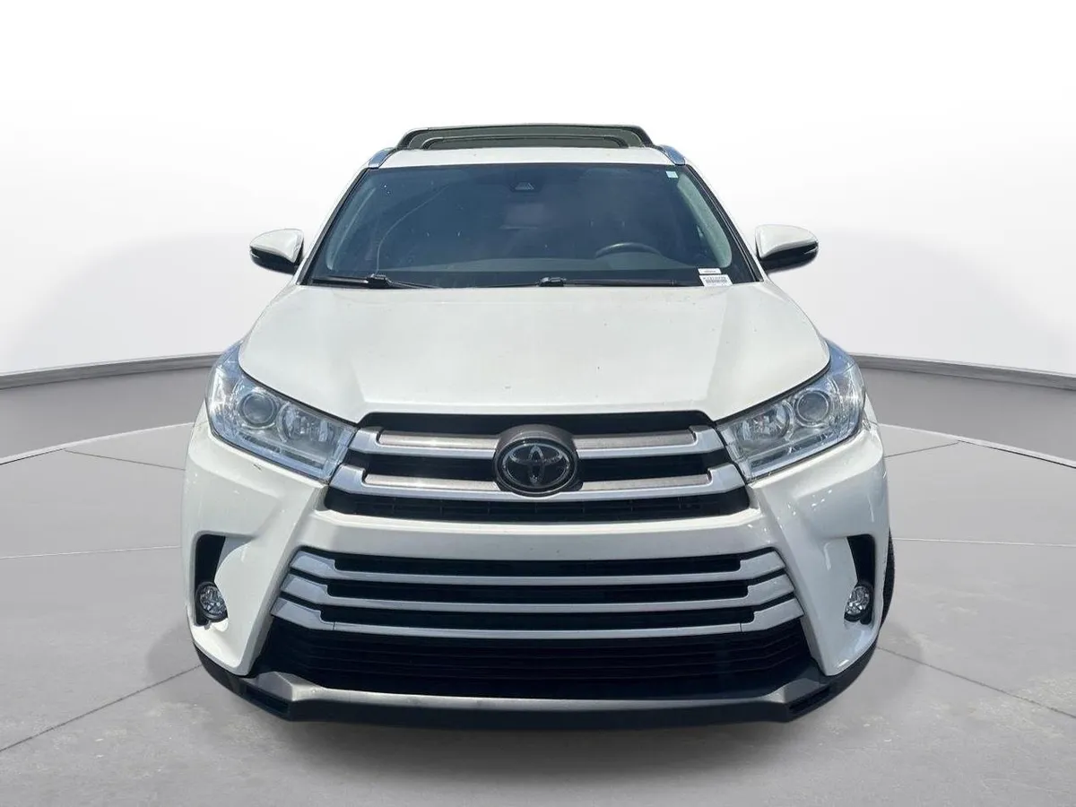 2019 Toyota Highlander XLE thumbnail 3
