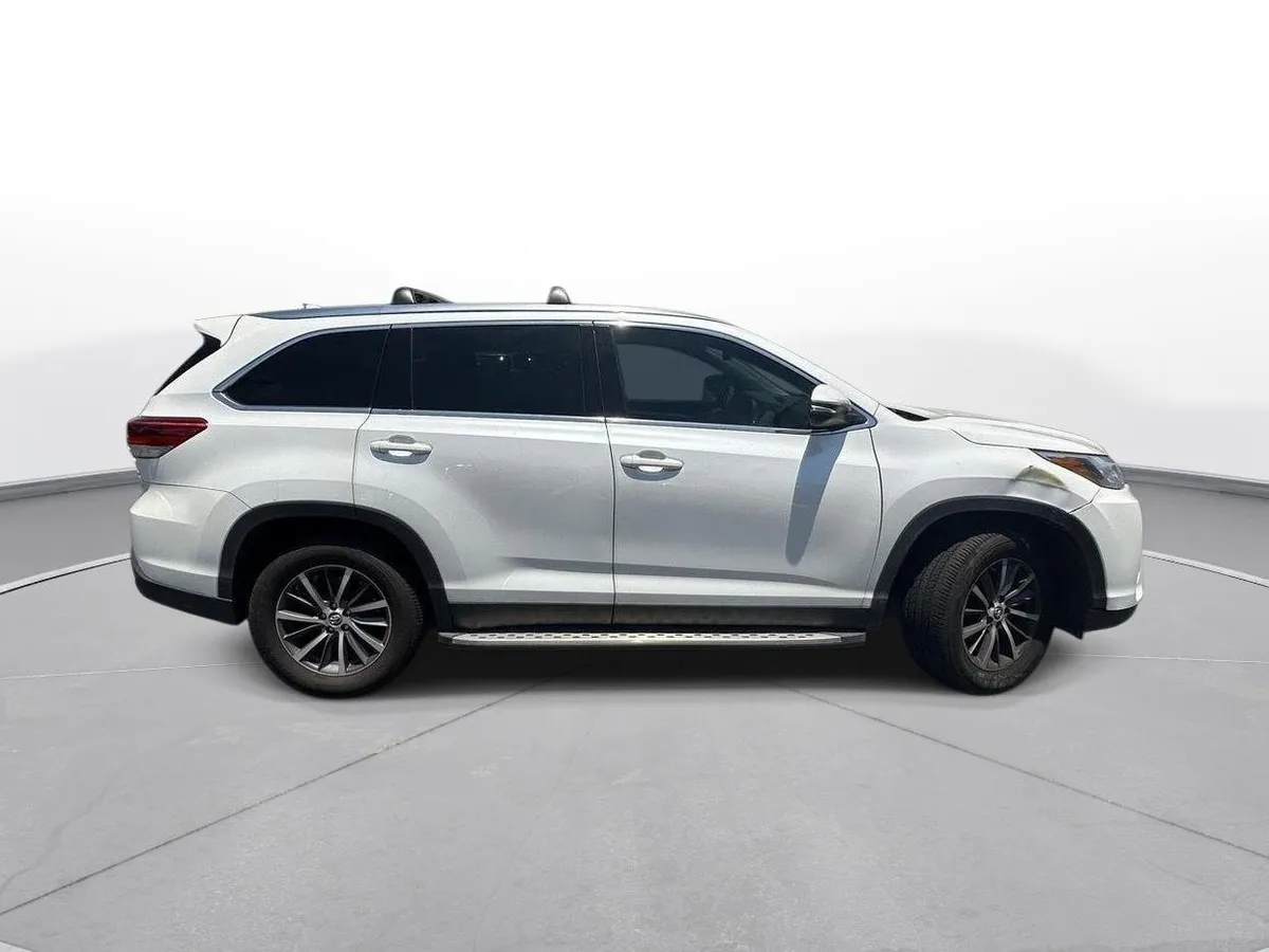 2019 Toyota Highlander XLE thumbnail 5