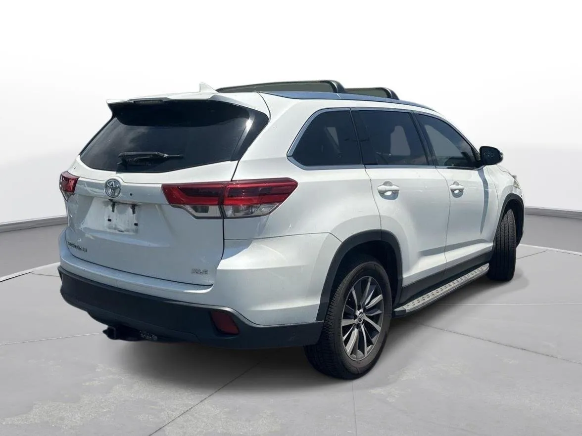 2019 Toyota Highlander XLE thumbnail 6