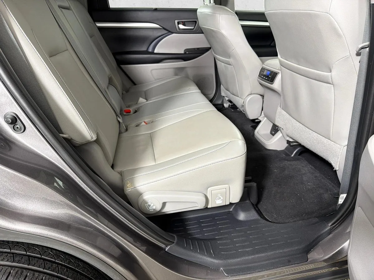 2019 Toyota Highlander XLE thumbnail 17