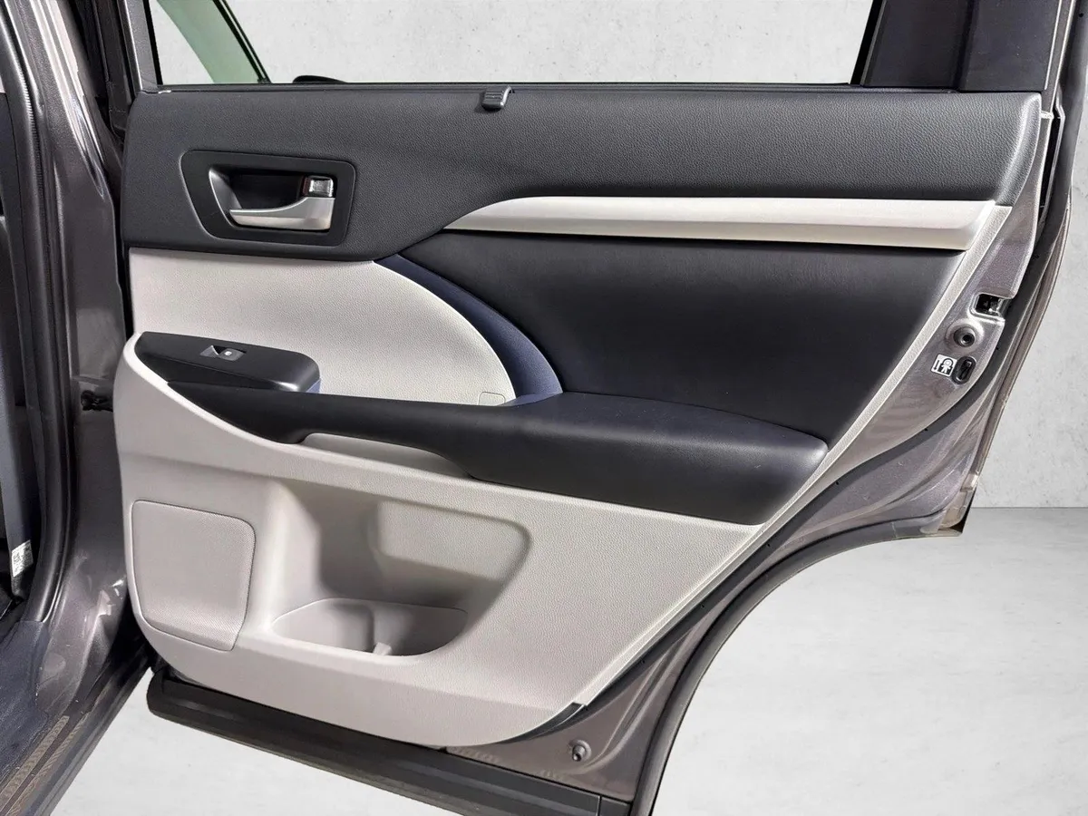 2019 Toyota Highlander XLE thumbnail 18