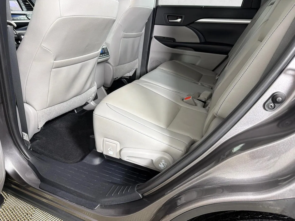 2019 Toyota Highlander XLE thumbnail 23