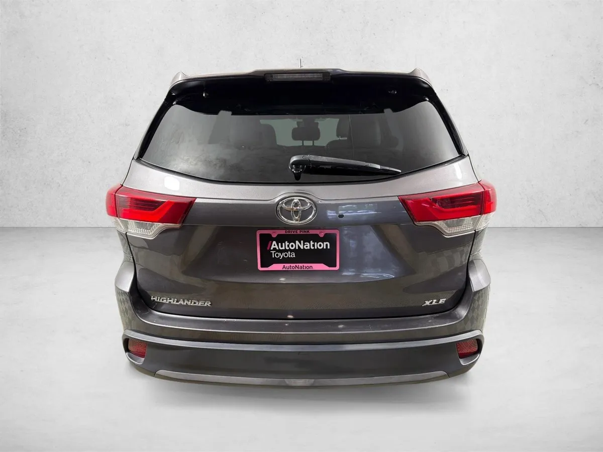 2019 Toyota Highlander XLE thumbnail 6