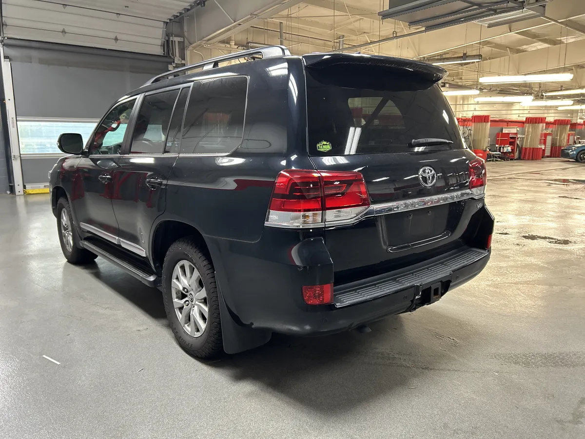 2019 Toyota Land Cruiser thumbnail 10