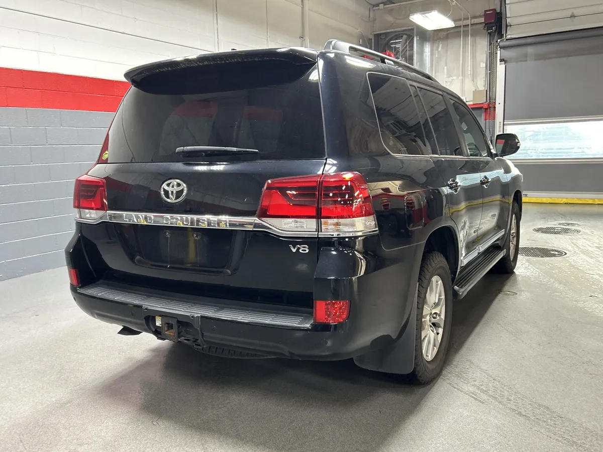 2019 Toyota Land Cruiser thumbnail 11