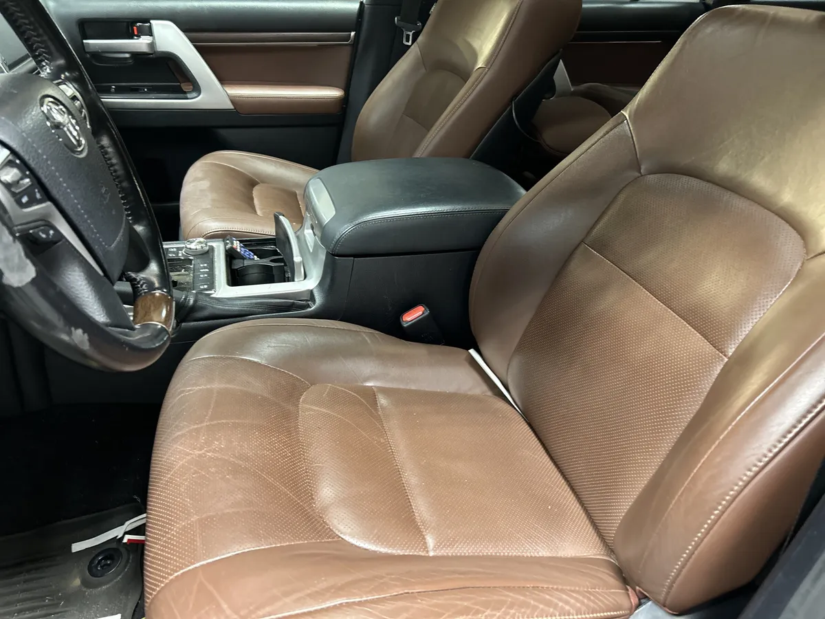 2019 Toyota Land Cruiser thumbnail 6