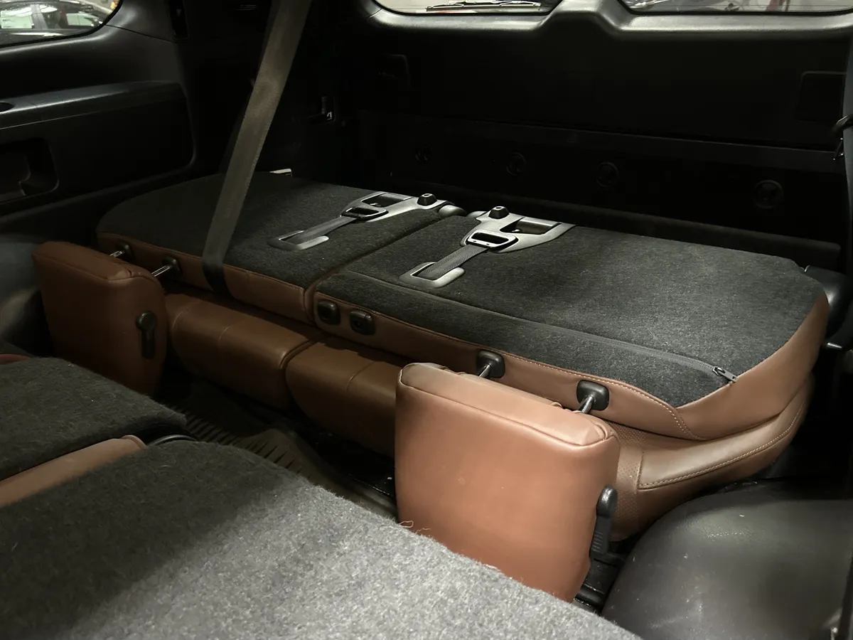 2019 Toyota Land Cruiser thumbnail 9