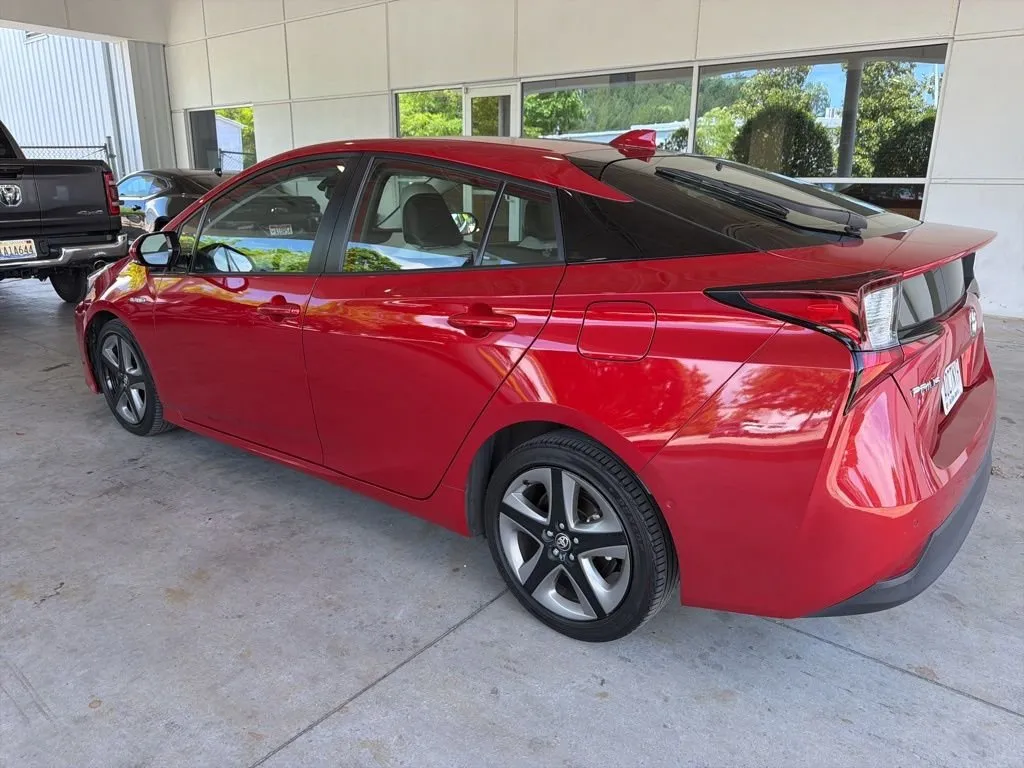2019 Toyota Prius Limited thumbnail 2