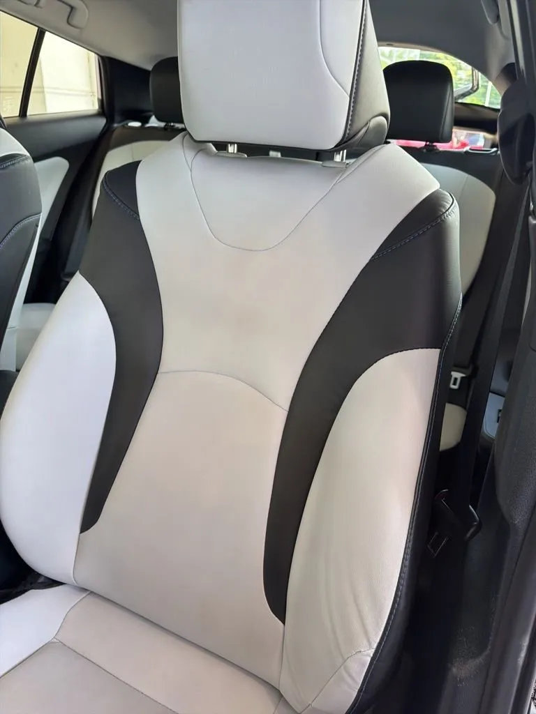 2019 Toyota Prius Limited thumbnail 5