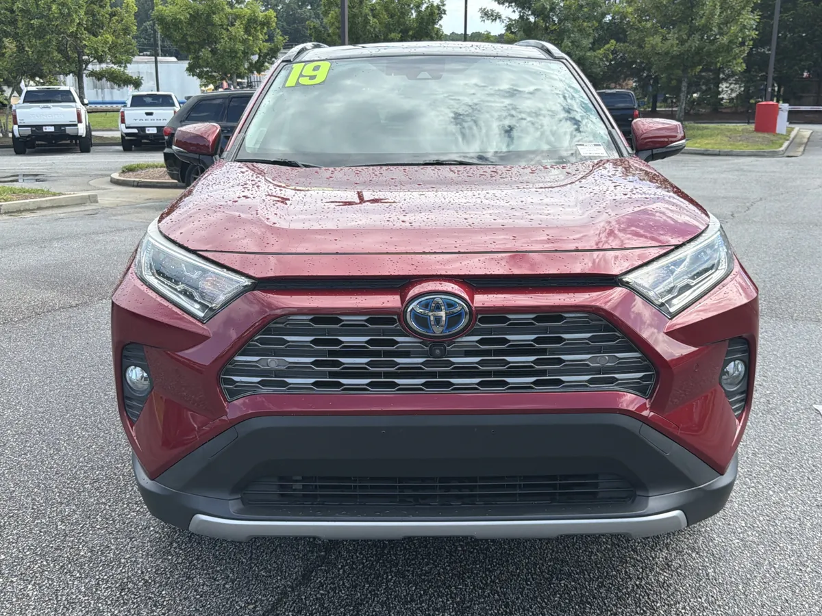2019 Toyota RAV4 Hybrid Limited thumbnail 2