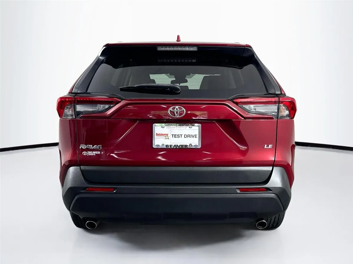 2019 Toyota RAV4 LE thumbnail 10