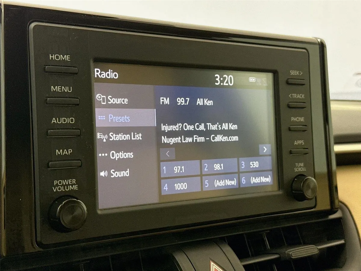 2019 Toyota RAV4 LE thumbnail 20