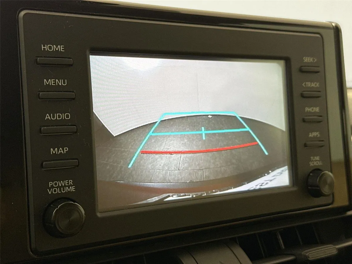 2019 Toyota RAV4 LE thumbnail 21