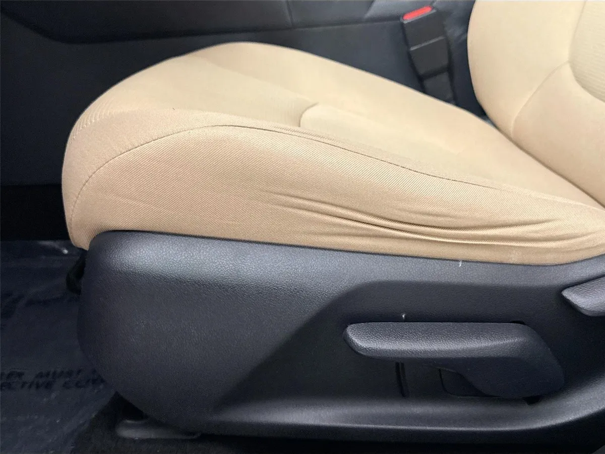 2019 Toyota RAV4 LE thumbnail 25