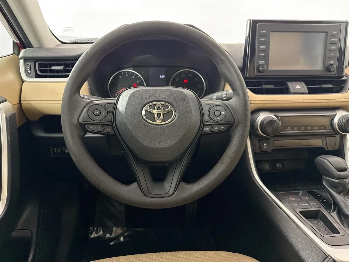 2019 Toyota RAV4 LE thumbnail 27