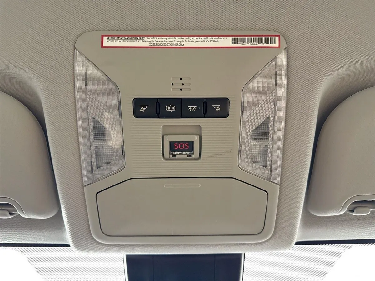 2019 Toyota RAV4 LE thumbnail 6