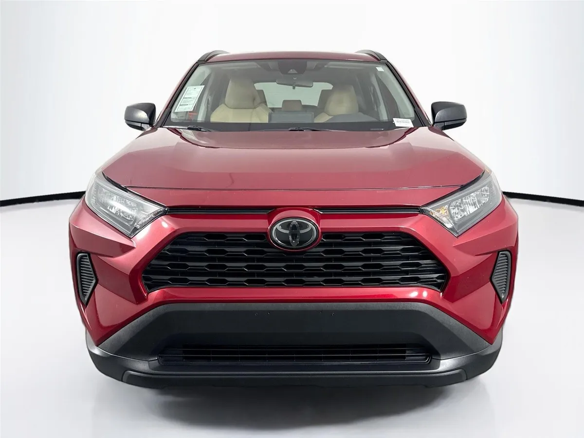 2019 Toyota RAV4 LE thumbnail 7