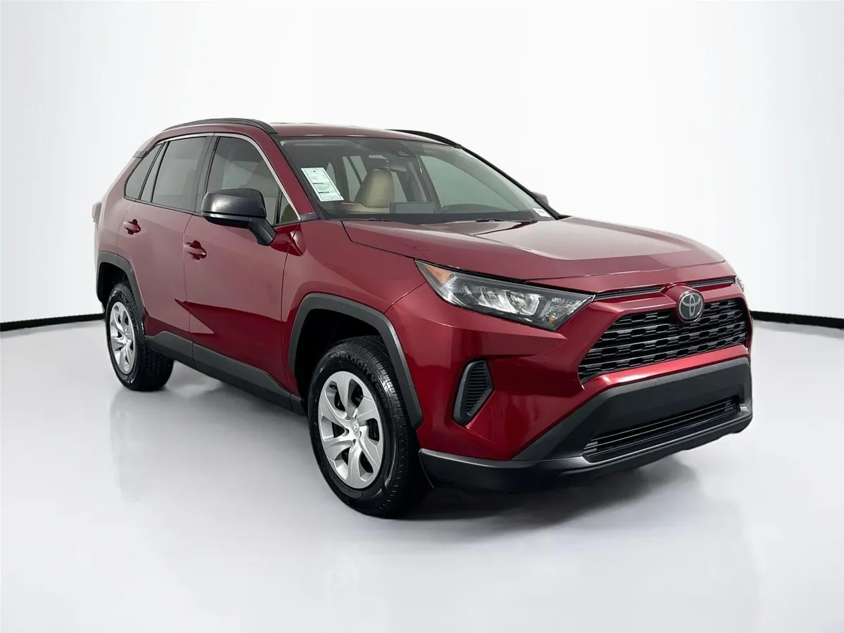2019 Toyota RAV4 LE thumbnail 8