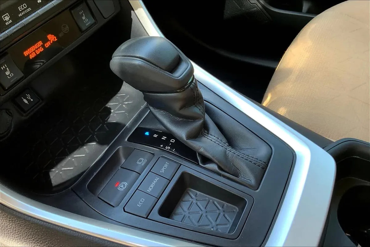 2019 Toyota RAV4 XLE thumbnail 13