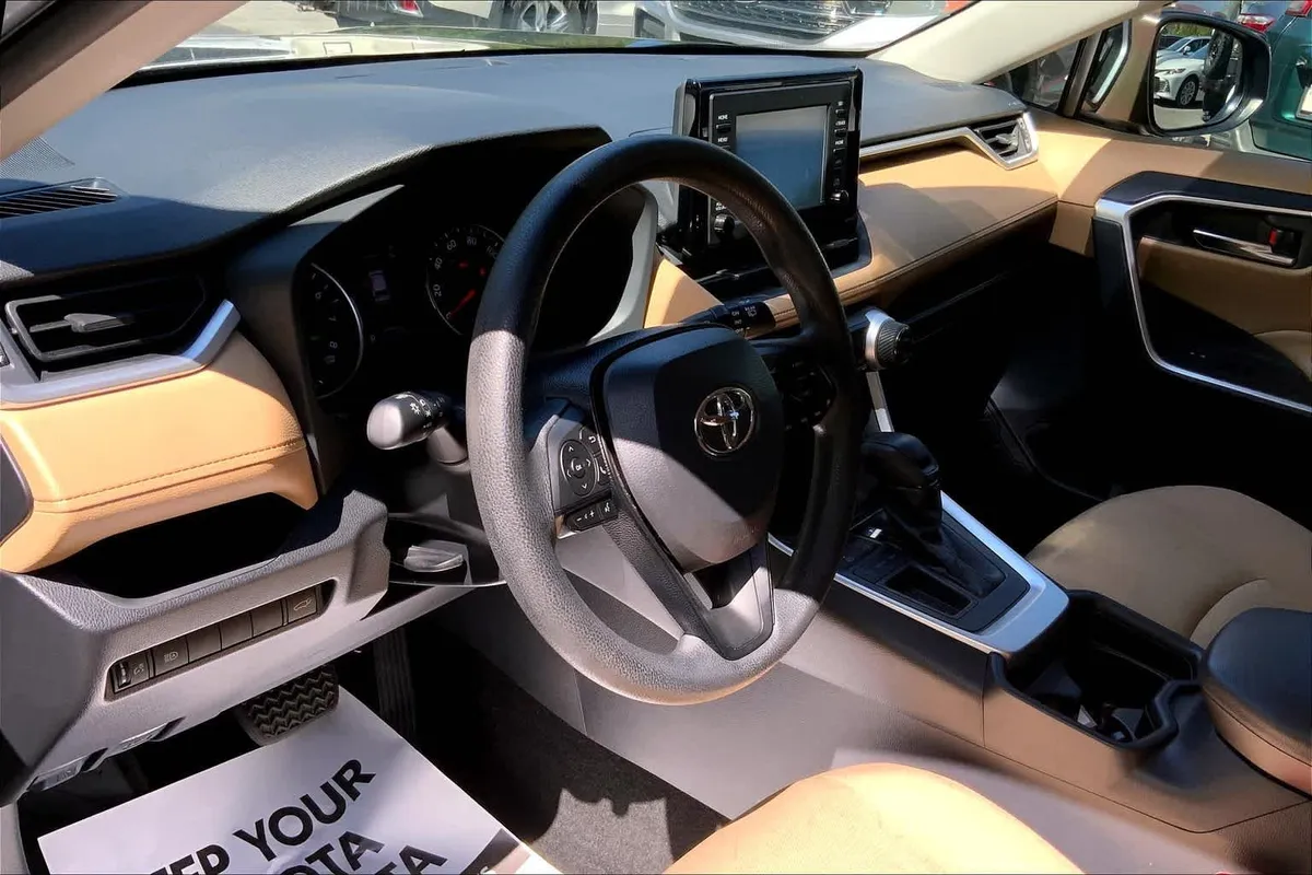 2019 Toyota RAV4 XLE thumbnail 14