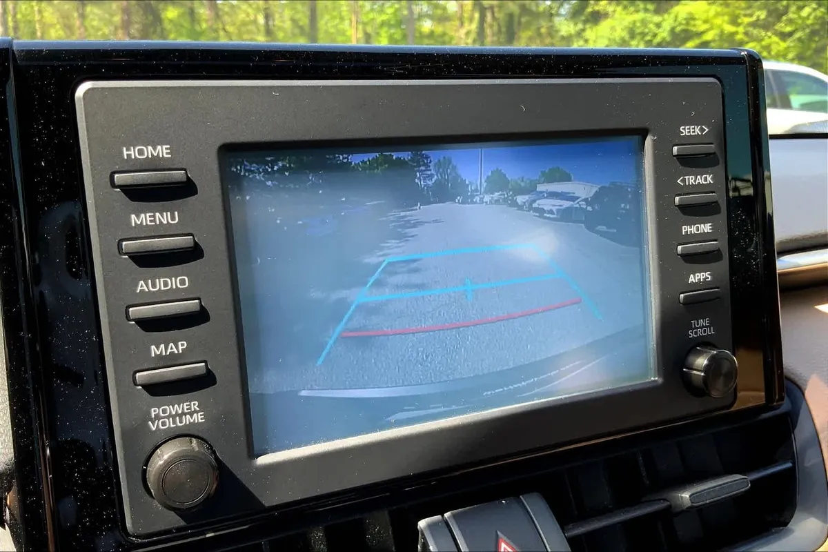2019 Toyota RAV4 XLE thumbnail 22