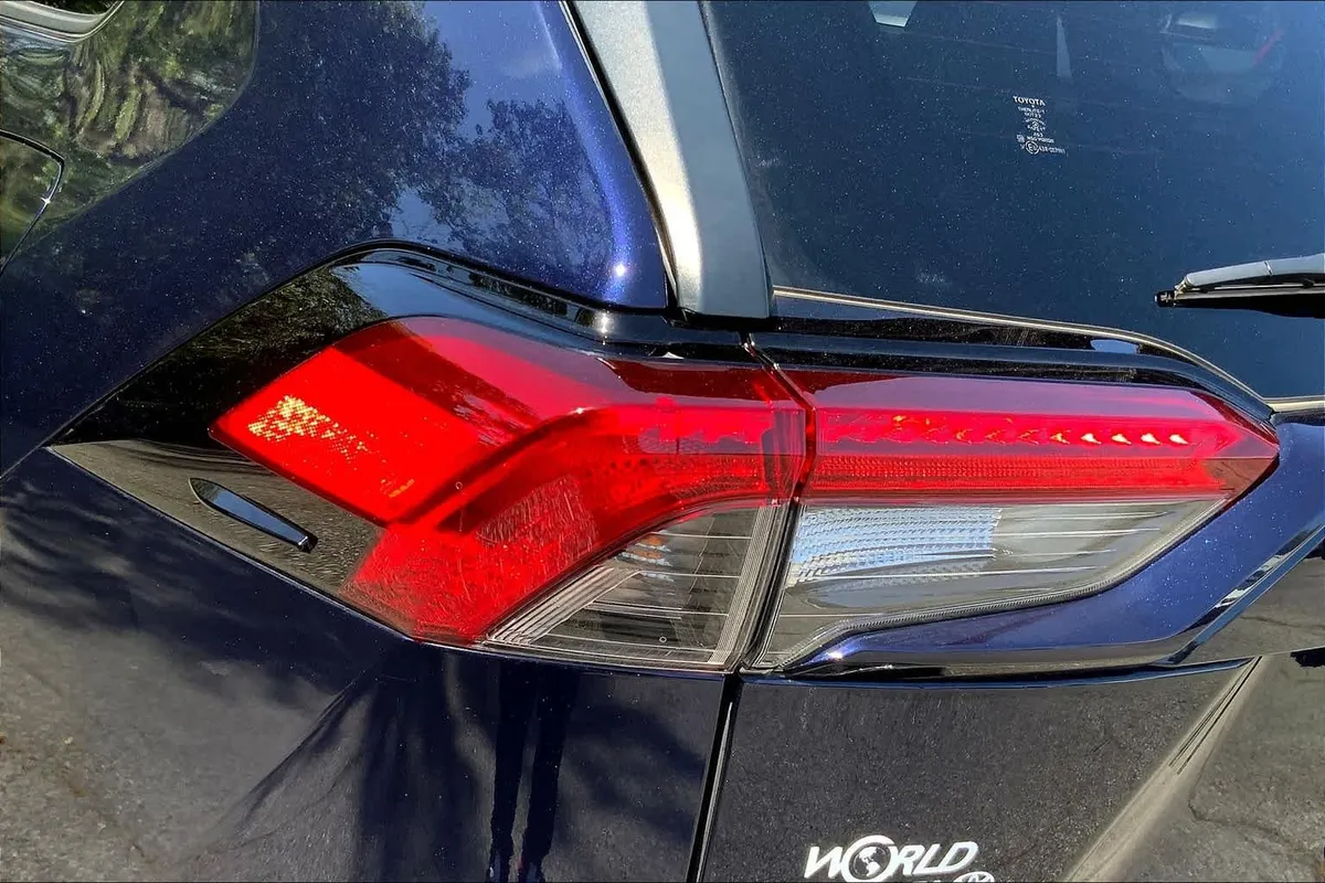 2019 Toyota RAV4 XLE thumbnail 24