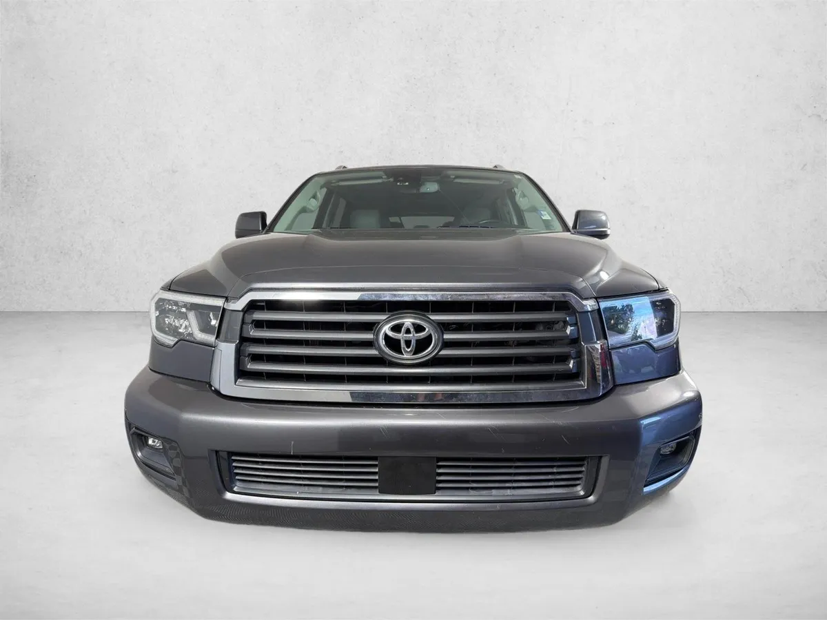2019 Toyota Sequoia SR5 thumbnail 10