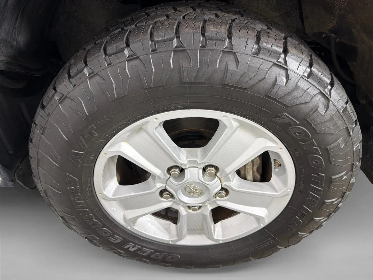 2019 Toyota Sequoia SR5 thumbnail 13