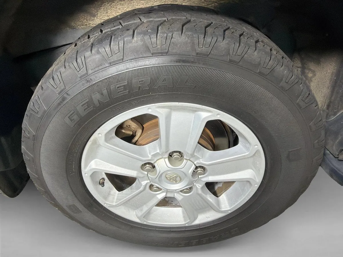 2019 Toyota Sequoia SR5 thumbnail 19