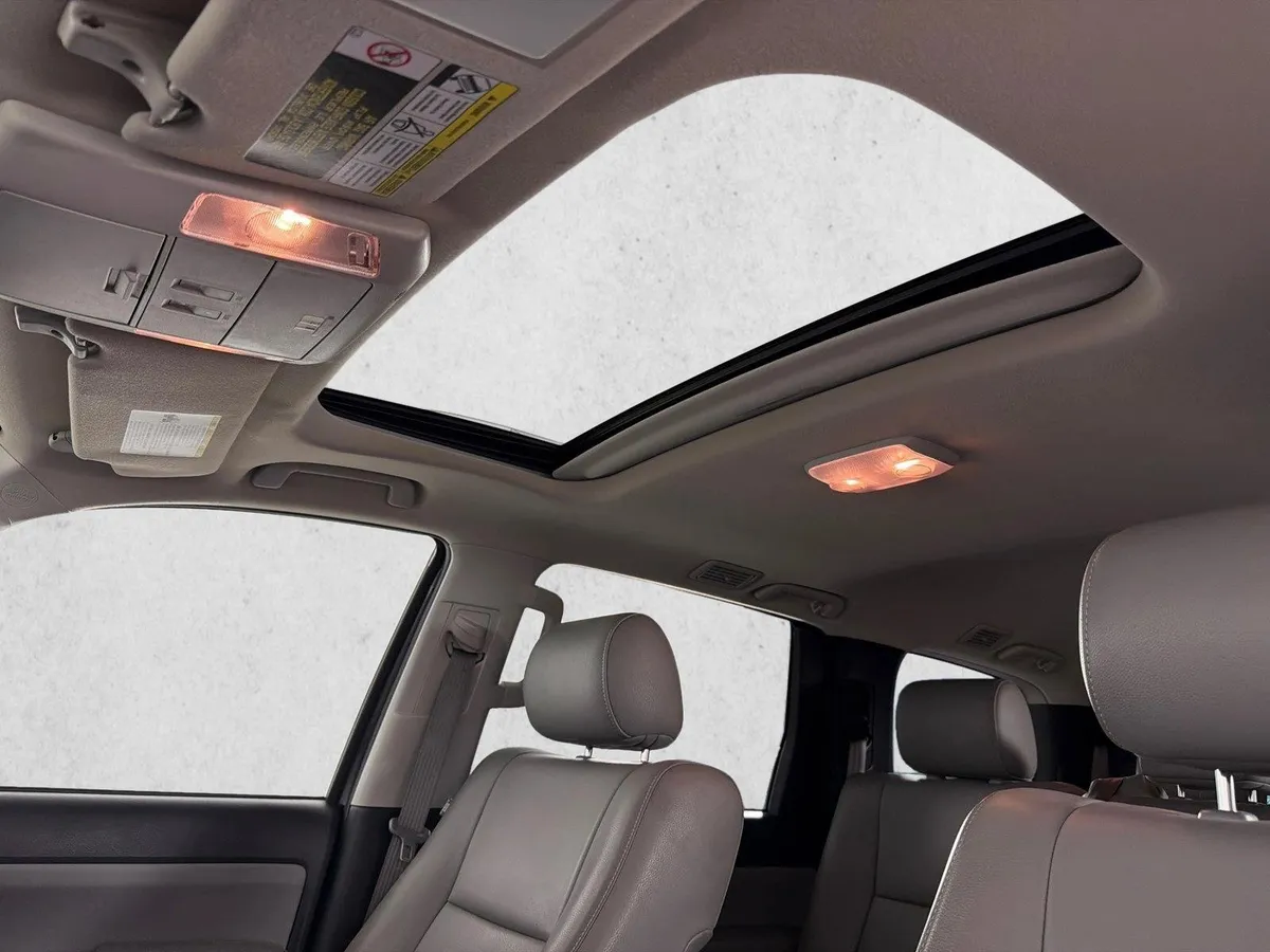 2019 Toyota Sequoia SR5 thumbnail 2