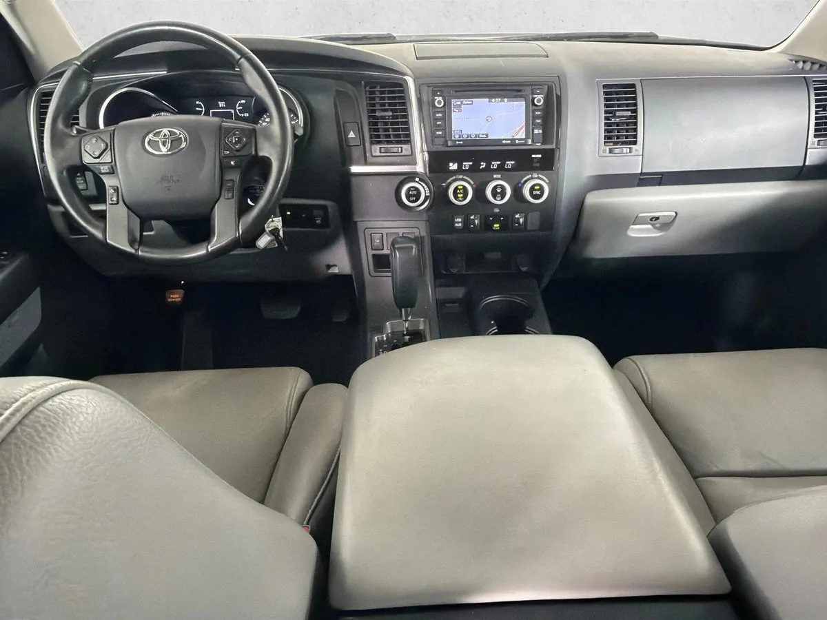 2019 Toyota Sequoia SR5 thumbnail 24