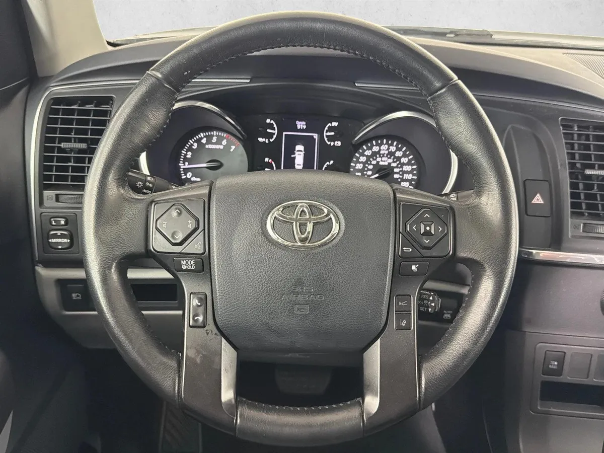 2019 Toyota Sequoia SR5 thumbnail 25