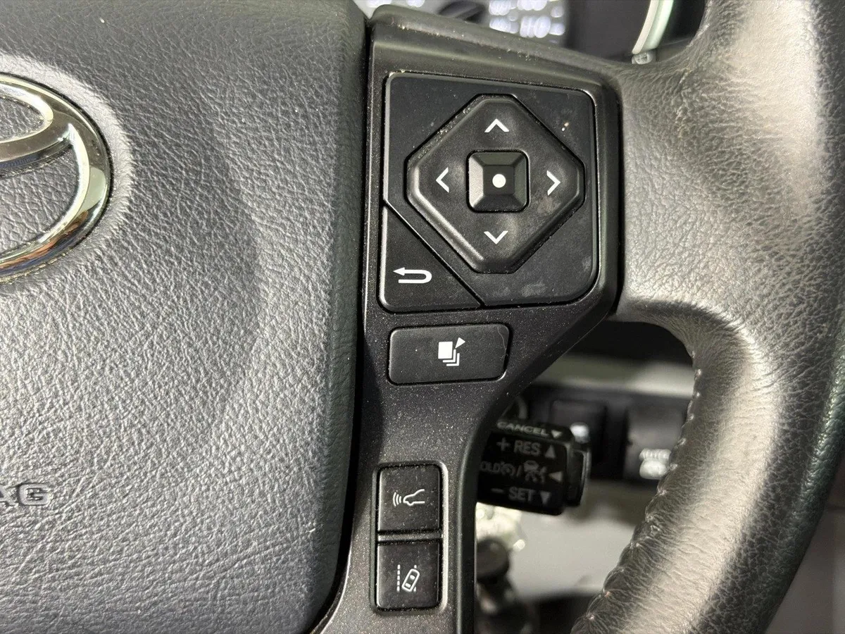 2019 Toyota Sequoia SR5 thumbnail 27