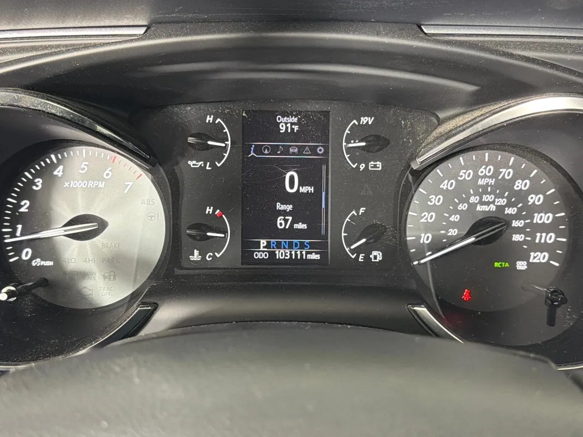 2019 Toyota Sequoia SR5 thumbnail 28