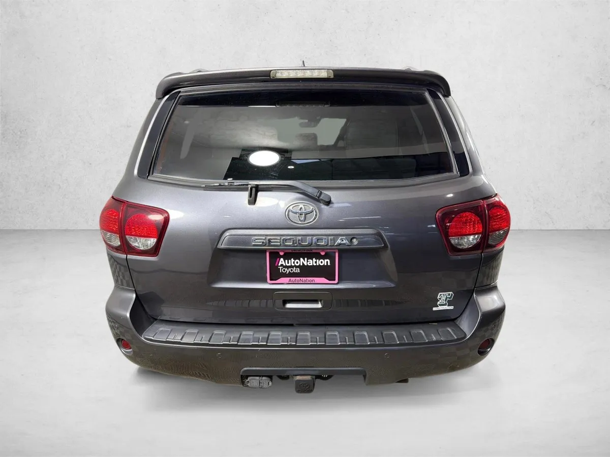 2019 Toyota Sequoia SR5 thumbnail 6