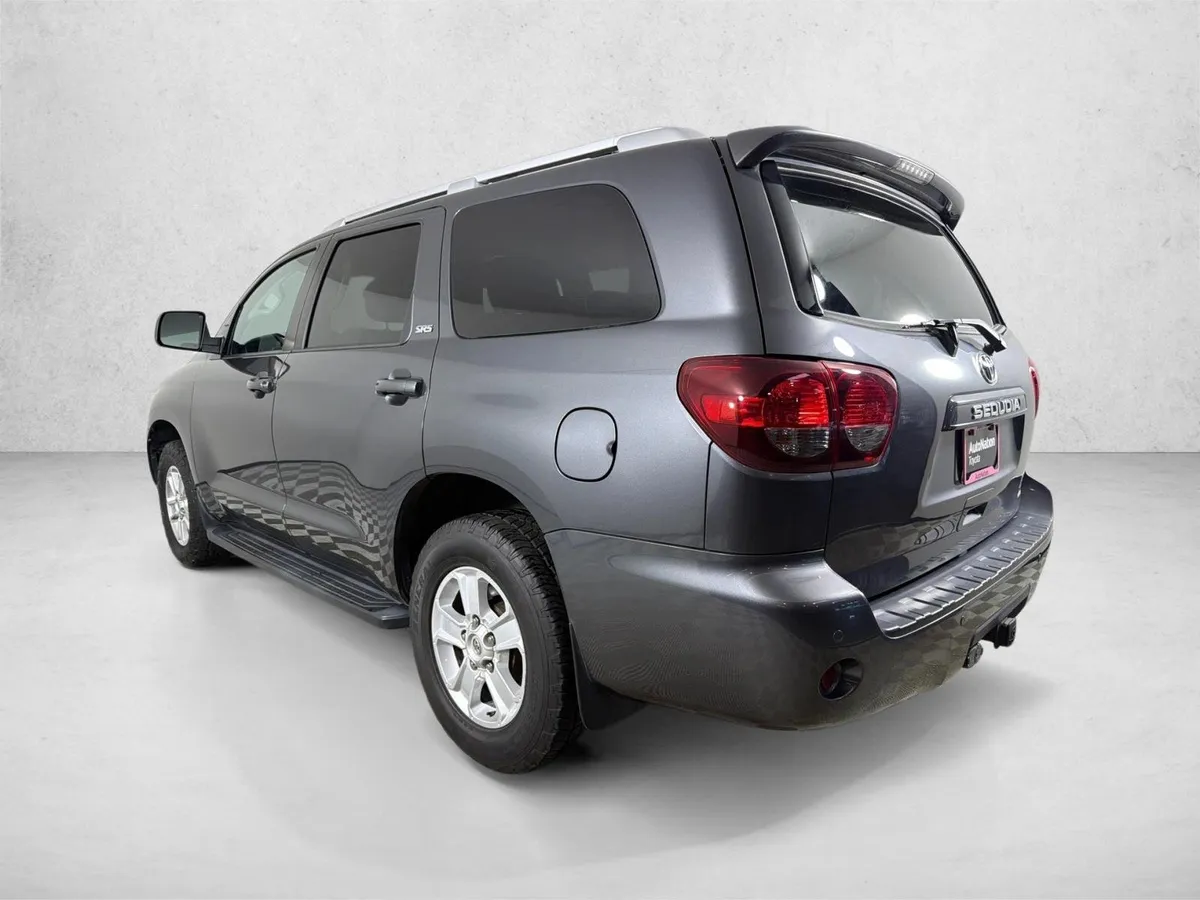2019 Toyota Sequoia SR5 thumbnail 7