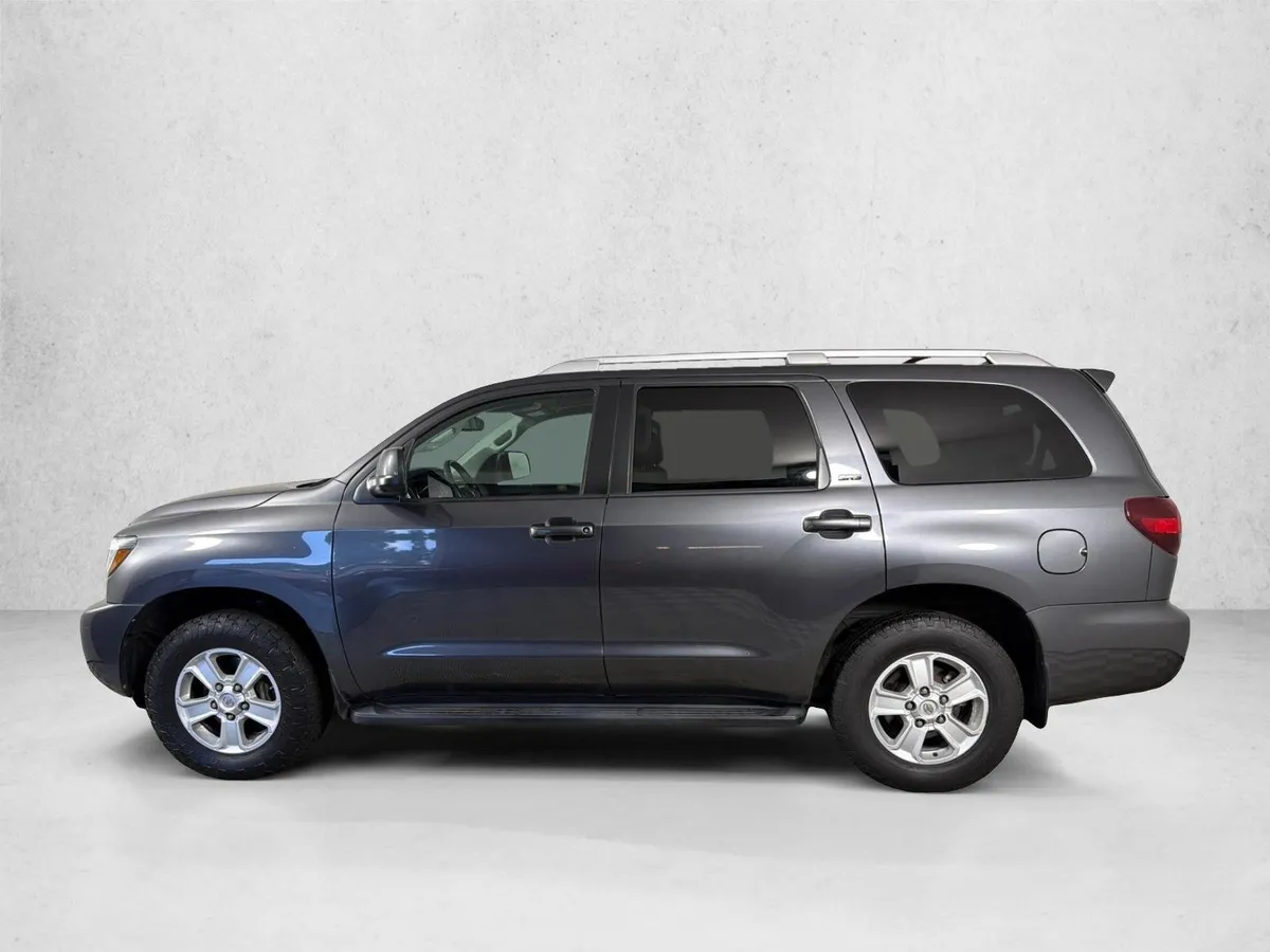 2019 Toyota Sequoia SR5 thumbnail 8