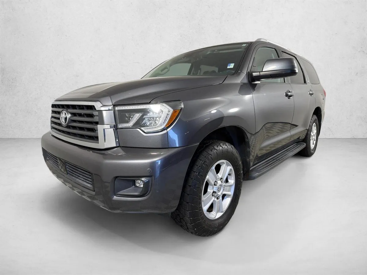 2019 Toyota Sequoia SR5 thumbnail 9