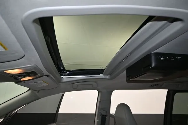 2019 Toyota Sienna Limited thumbnail 10